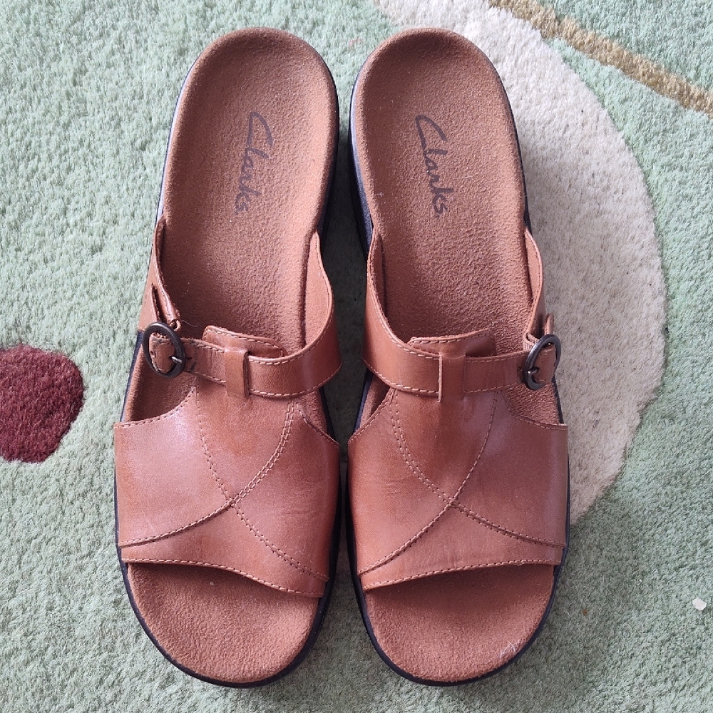 Clarks Women's Tan Leather Buckle Sandals